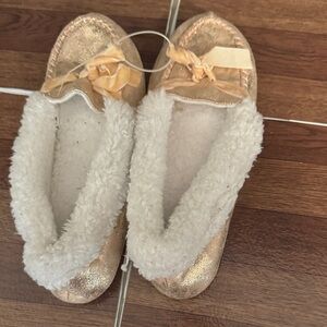 Jessica Simpson Gold and Cream Slippers